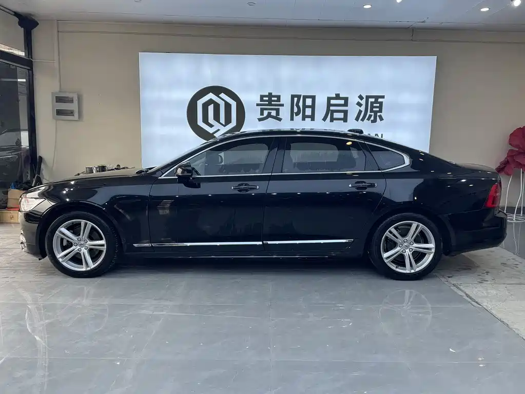 Volvo Volvo S90 2020 T5 Momentum Luxury Edition 2019 - thumbnail 3