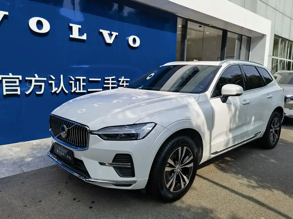 Volvo Volvo XC60 2025 B5 AWD Momentum Premium 2024