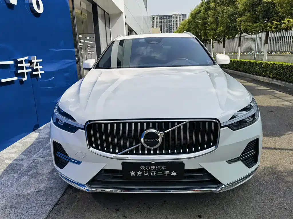 Volvo Volvo XC60 2025 B5 AWD Momentum Premium 2024 - thumbnail 2