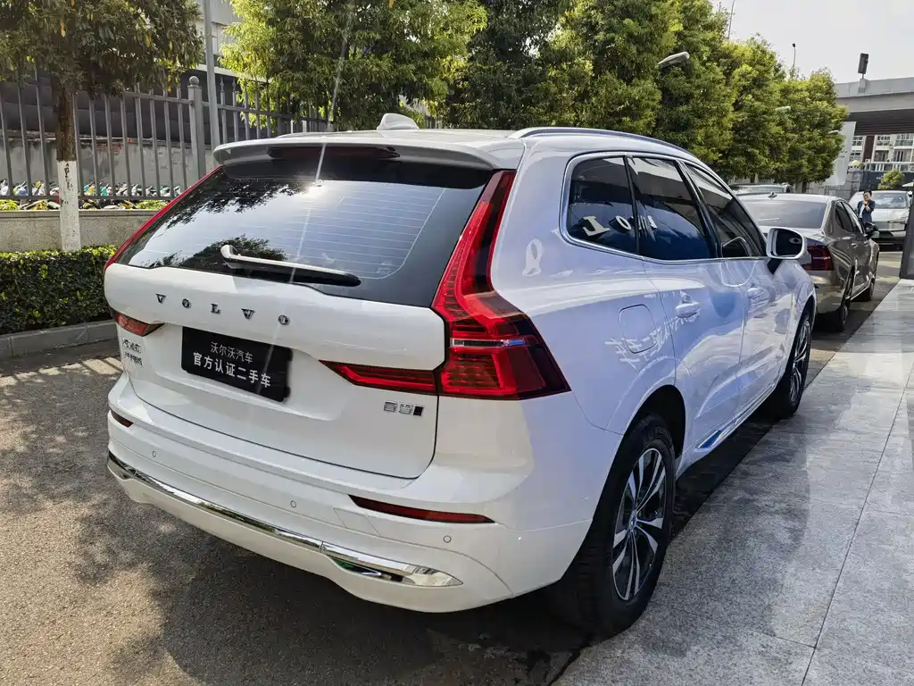 Volvo Volvo XC60 2025 B5 AWD Momentum Premium 2024 - thumbnail 5
