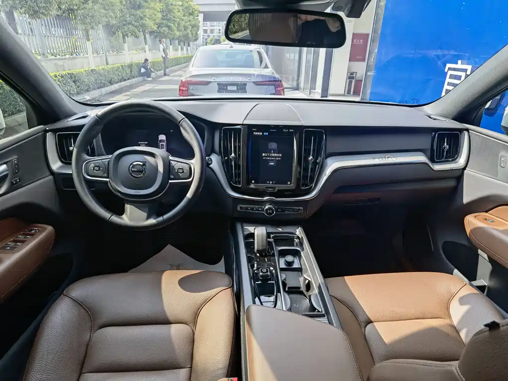 Volvo Volvo XC60 2025 B5 AWD Momentum Premium 2024 - thumbnail 11