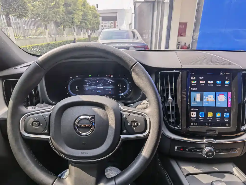 Volvo Volvo XC60 2025 B5 AWD Momentum Premium 2024 - thumbnail 15