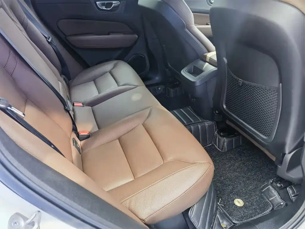 Volvo Volvo XC60 2025 B5 AWD Momentum Premium 2024 - thumbnail 17