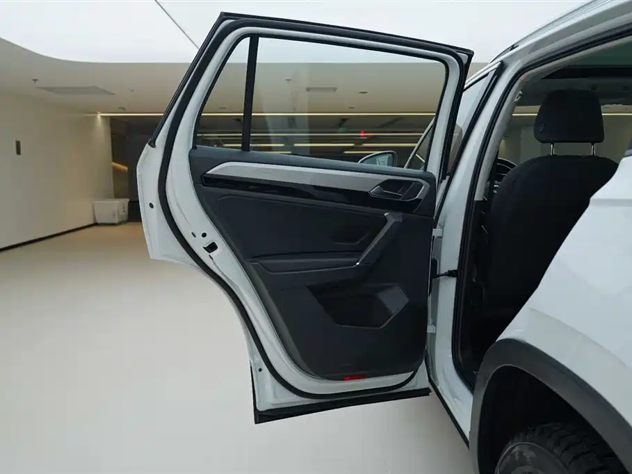 Volkswagen Tayron 2020 330TSI Two-Wheel Drive Luxury Intelligent Connection Edition 2021 - thumbnail 16