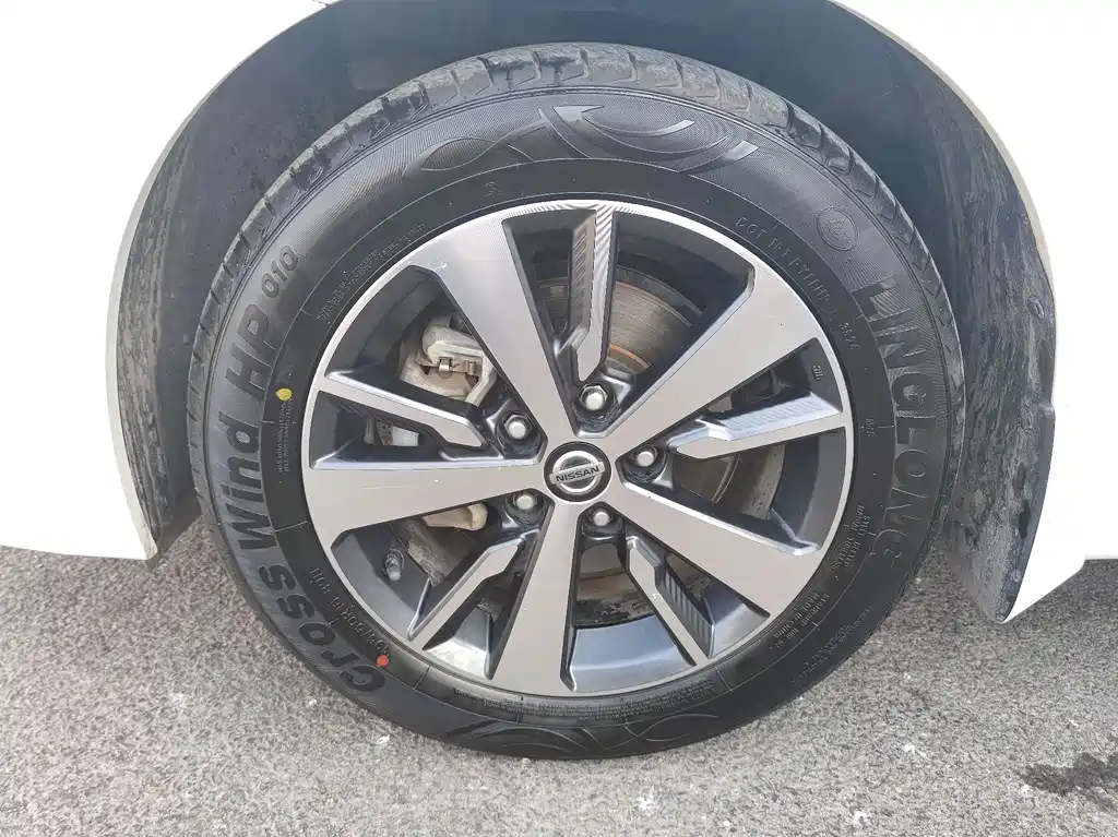 Nissan Nissan Bluebird 2019 1.6L CVT Xuan Ku Edition VI 2020 - thumbnail 3