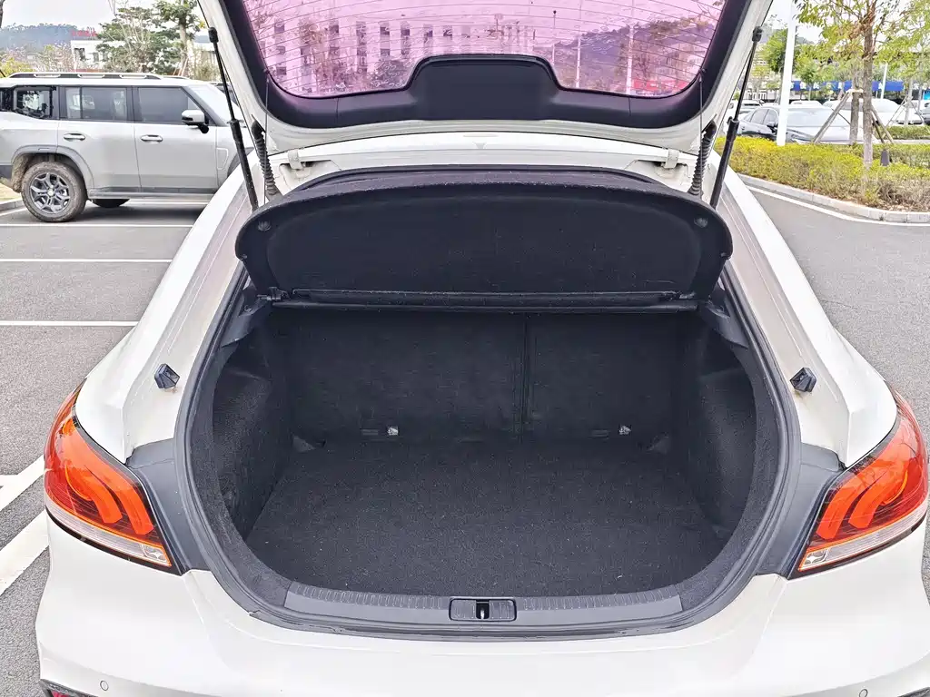 MG MG6 2019 20T Automatic Starlight Edition 2020 - thumbnail 15