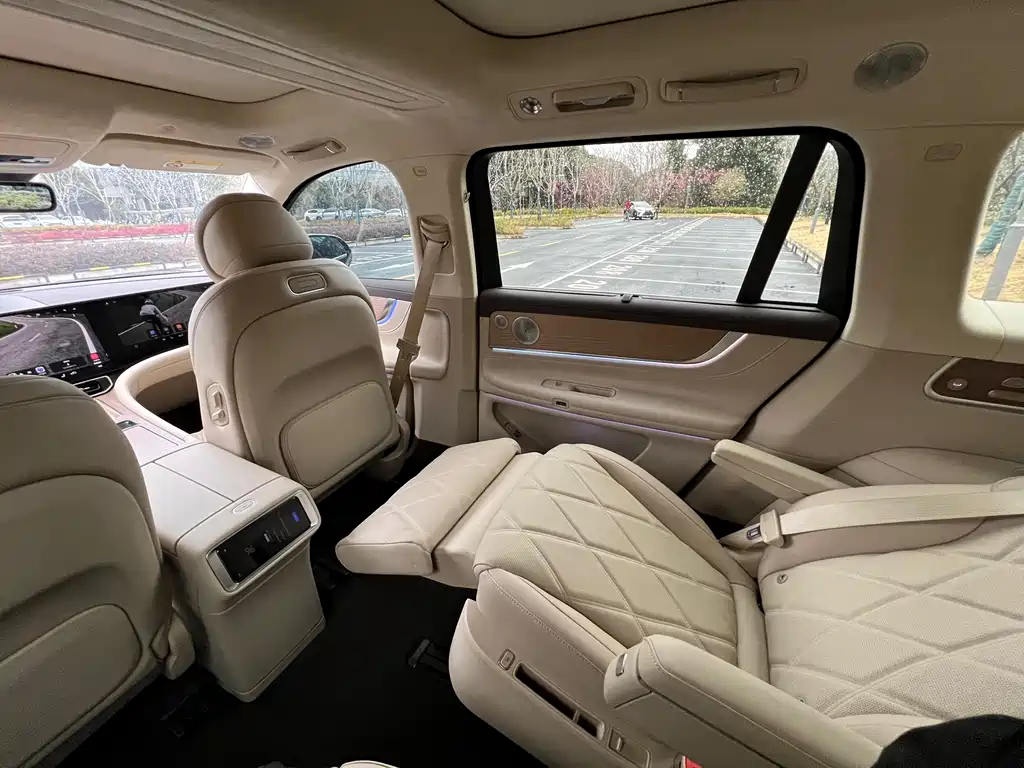 AITO M9 Aito M9 2025 Extended Range Ultra 52kWh 6-seater 2025 - thumbnail 8
