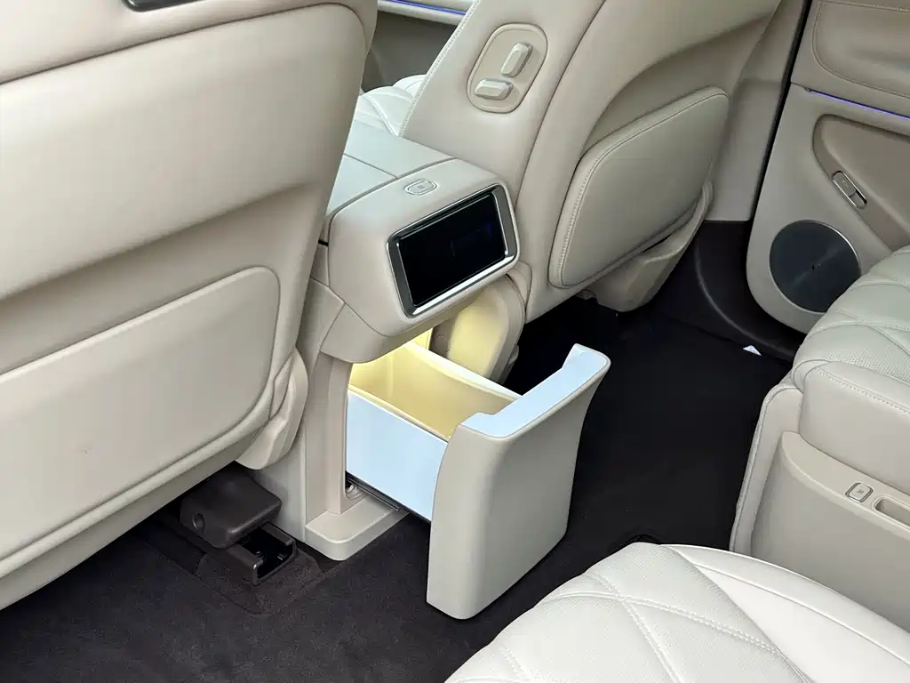 AITO M9 Aito M9 2025 Extended Range Ultra 52kWh 6-seater 2025 - thumbnail 12