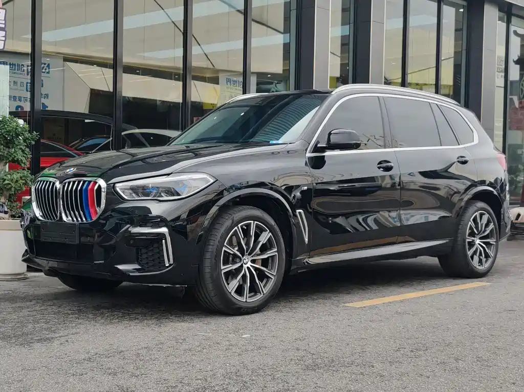 BMW BMW X5 2022 Model Year Facelift xDrive 30Li M Sport Package Premium 2023