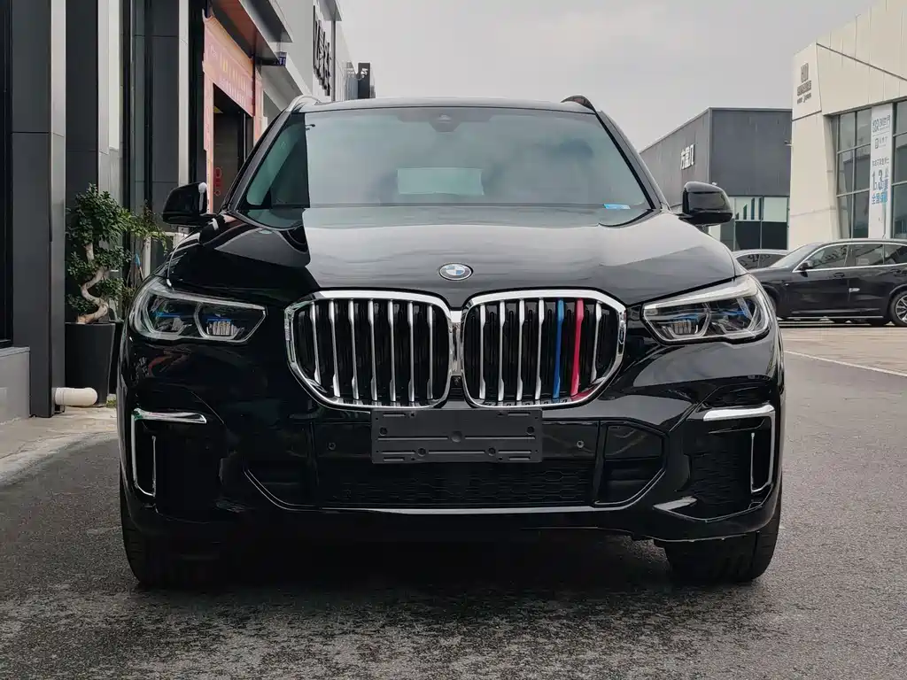 BMW BMW X5 2022 Model Year Facelift xDrive 30Li M Sport Package Premium 2023 - thumbnail 2