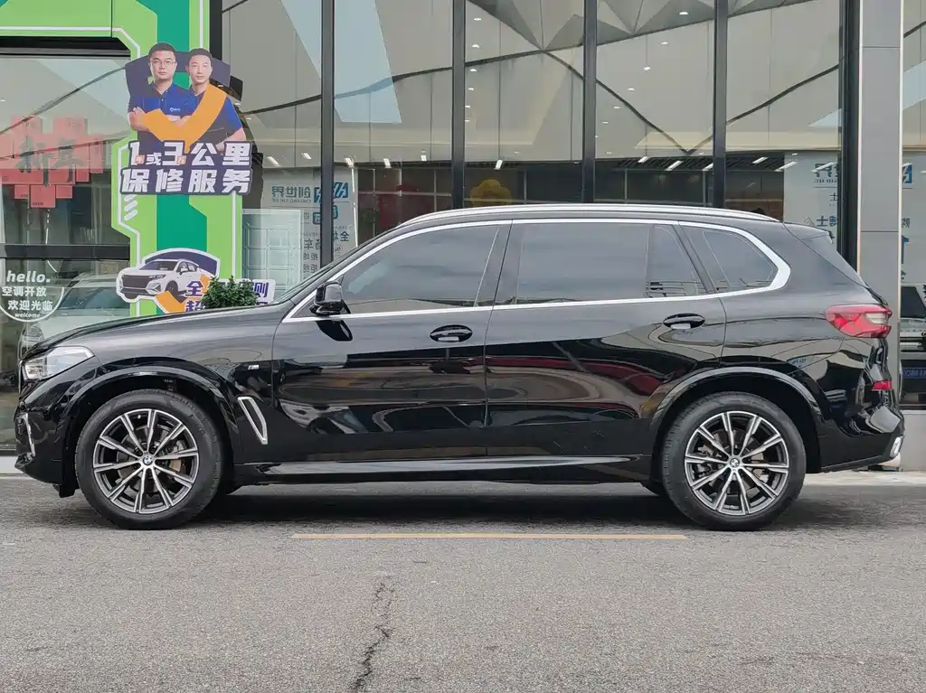 BMW BMW X5 2022 Model Year Facelift xDrive 30Li M Sport Package Premium 2023 - thumbnail 3