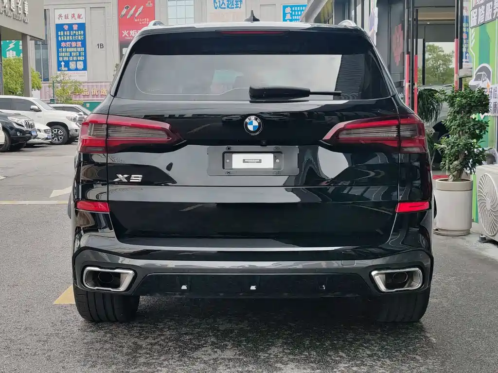 BMW BMW X5 2022 Model Year Facelift xDrive 30Li M Sport Package Premium 2023 - thumbnail 7