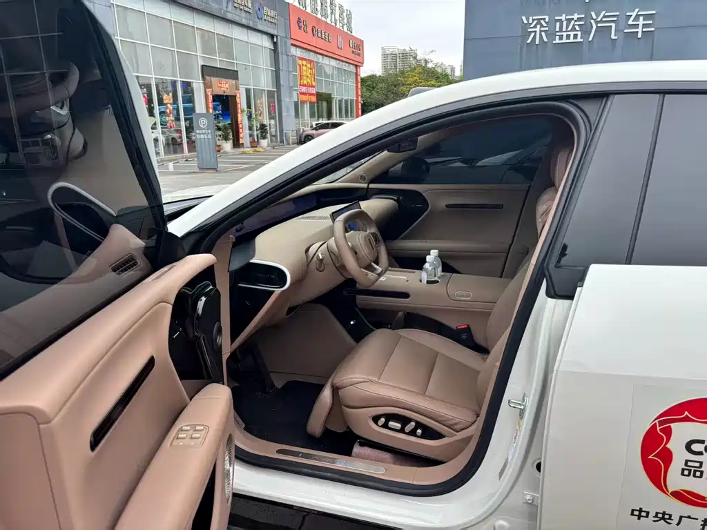 Avatr Avatr 07 2026 Ultra Electric AWD 2025 - thumbnail 4