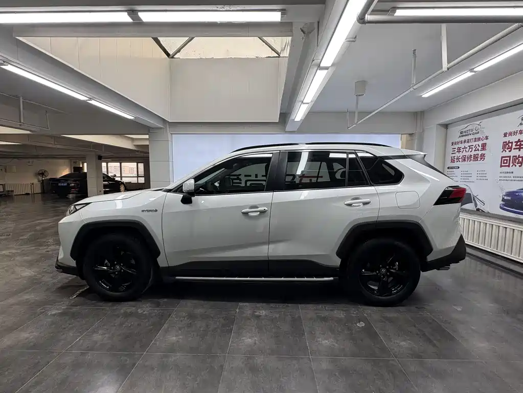 Toyota RAV4 2021 Hybrid 2.5L E-CVT AWD Premium Plus Edition 2022 - thumbnail 4