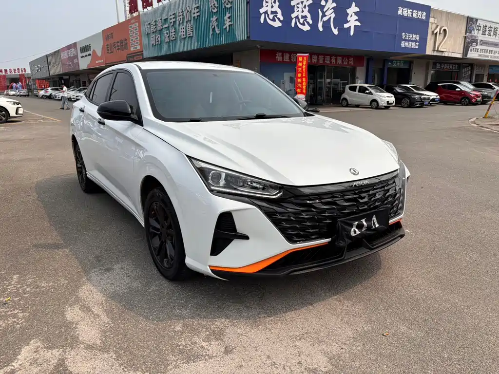 Dongfeng Fengshen DS 5 2023 1.5L Automatic Glory Edition 2022 - thumbnail 3