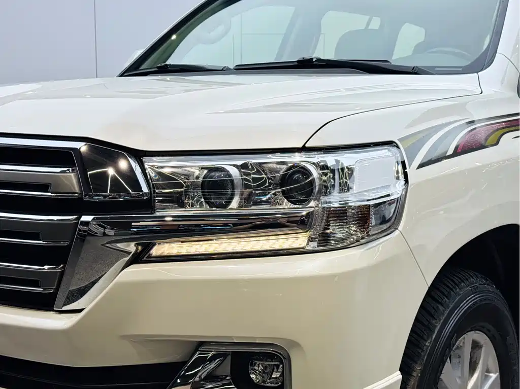 Toyota Land Cruiser (Imported) 2019 Model 4.0L Middle East Version 2020 - thumbnail 3