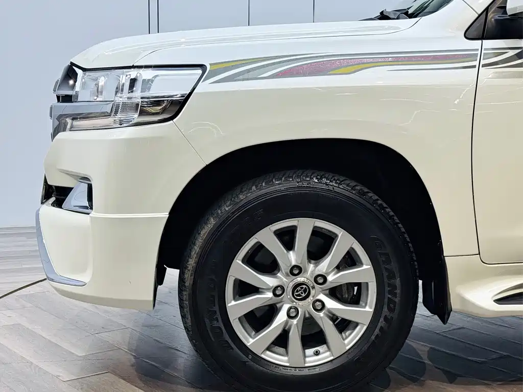 Toyota Land Cruiser (Imported) 2019 Model 4.0L Middle East Version 2020 - thumbnail 5