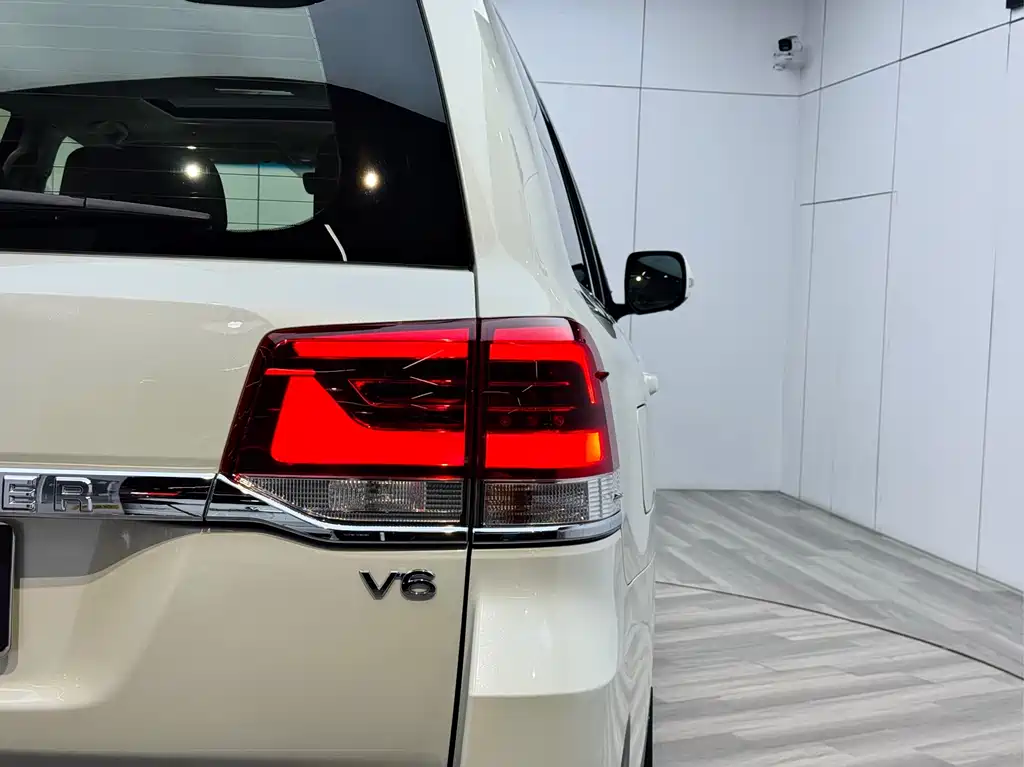Toyota Land Cruiser (Imported) 2019 Model 4.0L Middle East Version 2020 - thumbnail 6