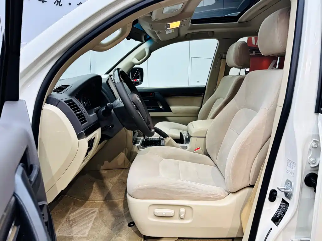 Toyota Land Cruiser (Imported) 2019 Model 4.0L Middle East Version 2020 - thumbnail 8