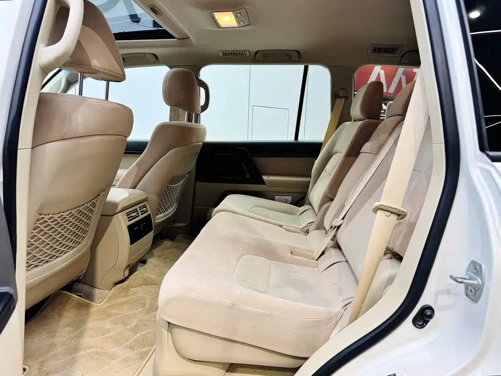 Toyota Land Cruiser (Imported) 2019 Model 4.0L Middle East Version 2020 - thumbnail 9