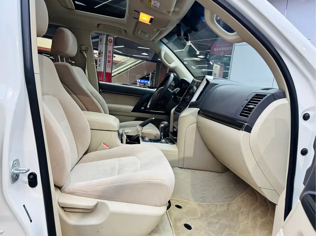 Toyota Land Cruiser (Imported) 2019 Model 4.0L Middle East Version 2020 - thumbnail 10