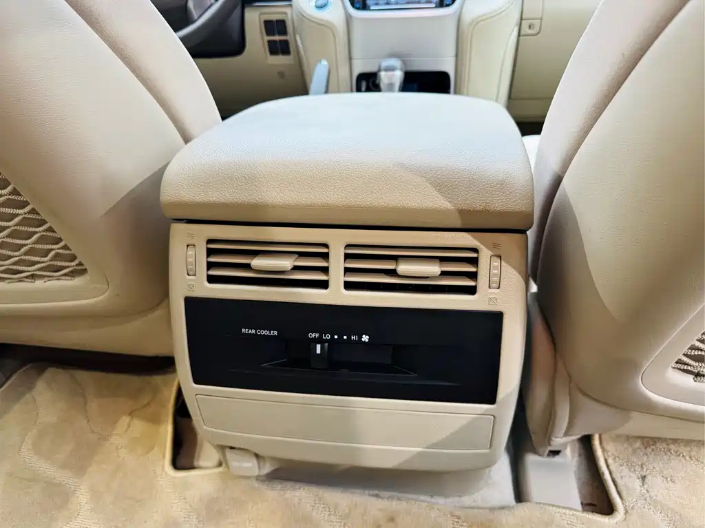 Toyota Land Cruiser (Imported) 2019 Model 4.0L Middle East Version 2020 - thumbnail 11