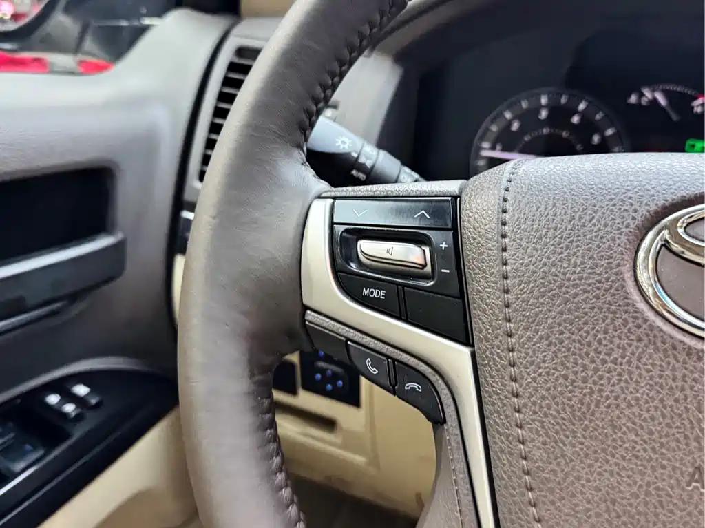 Toyota Land Cruiser (Imported) 2019 Model 4.0L Middle East Version 2020 - thumbnail 13