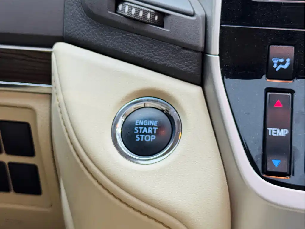 Toyota Land Cruiser (Imported) 2019 Model 4.0L Middle East Version 2020 - thumbnail 15