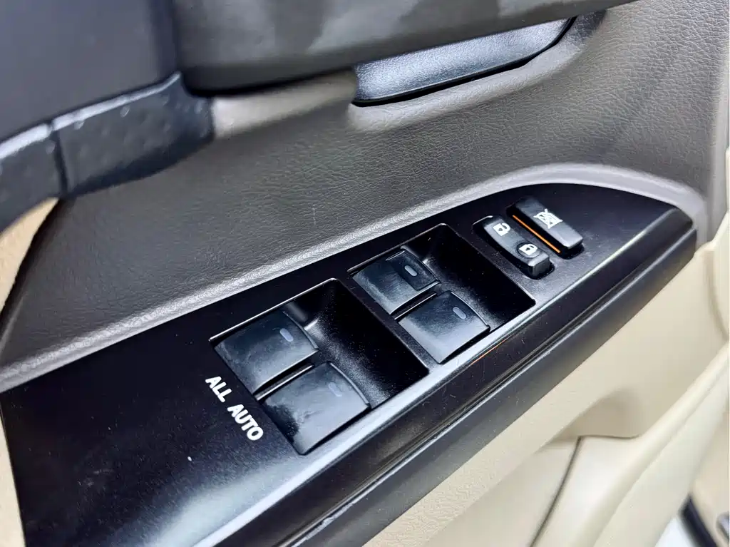 Toyota Land Cruiser (Imported) 2019 Model 4.0L Middle East Version 2020 - thumbnail 17