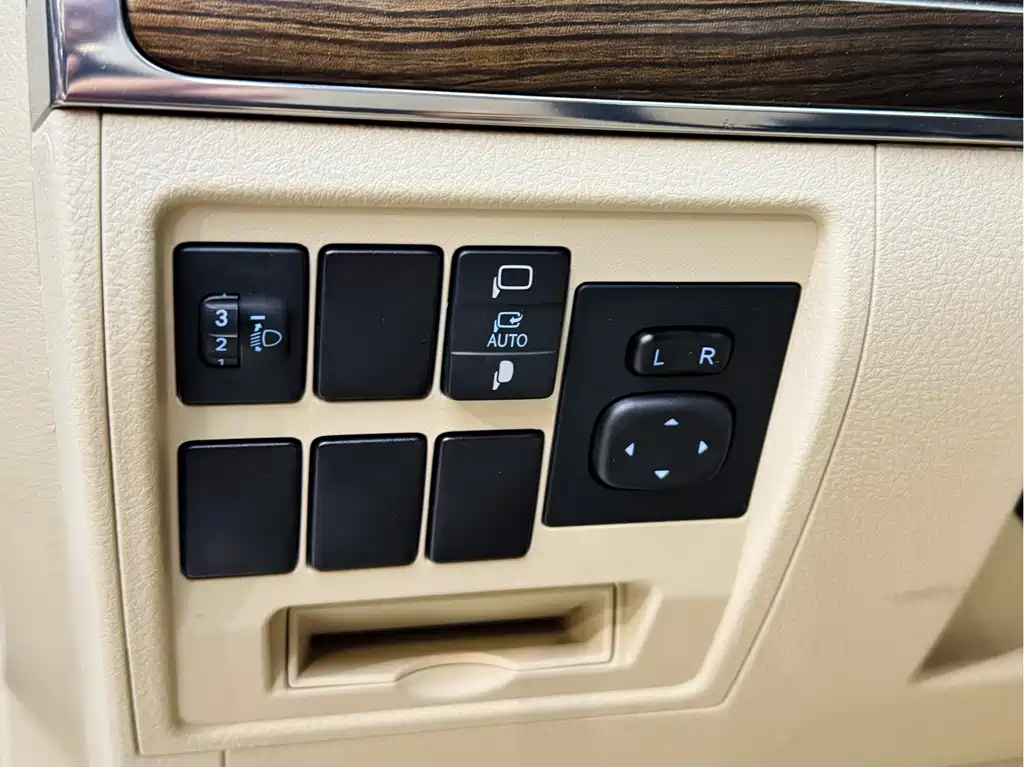 Toyota Land Cruiser (Imported) 2019 Model 4.0L Middle East Version 2020 - thumbnail 24