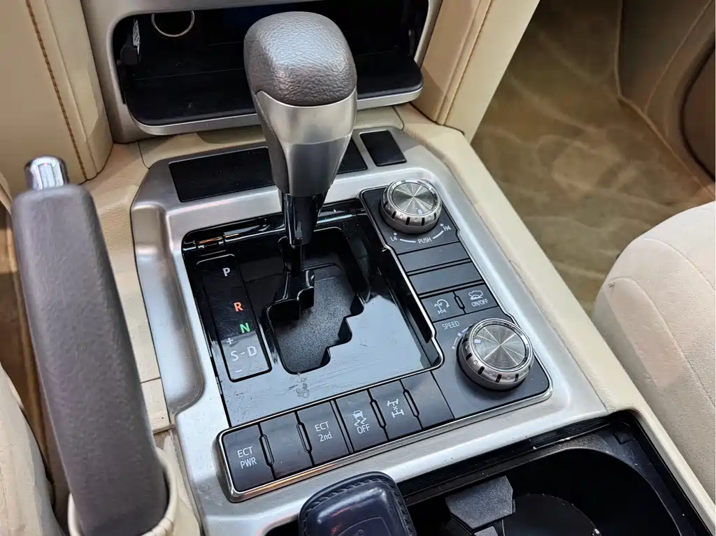 Toyota Land Cruiser (Imported) 2019 Model 4.0L Middle East Version 2020 - thumbnail 29