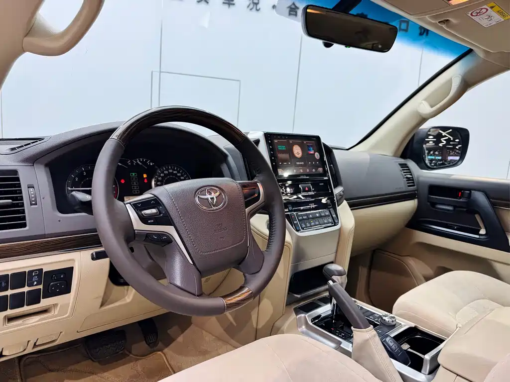 Toyota Land Cruiser (Imported) 2019 Model 4.0L Middle East Version 2020 - thumbnail 30