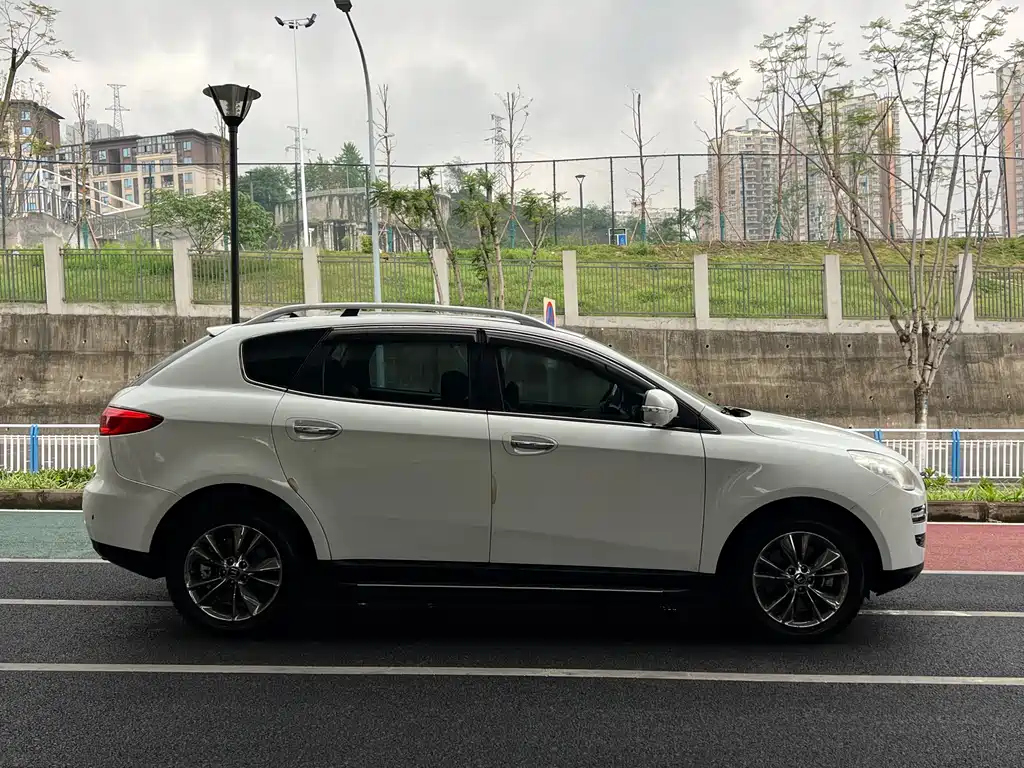 Luxgen Dai 7 SUV 2014 2.2T Two-Wheel Drive Smart Model 2014 - thumbnail 5