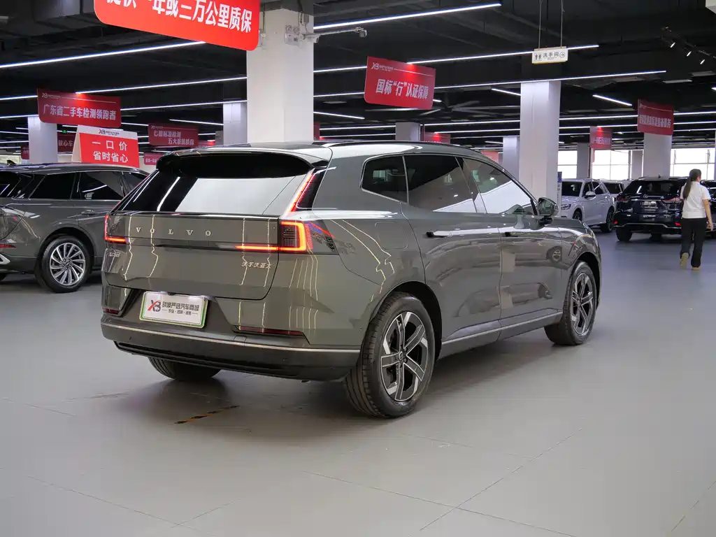 Volvo Volvo XC70 Plug-in Hybrid 2026 AWD Long Range Core 2025 - thumbnail 3