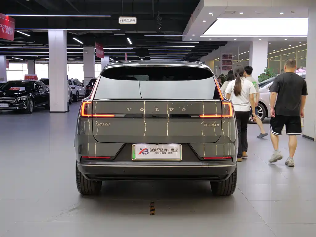 Volvo Volvo XC70 Plug-in Hybrid 2026 AWD Long Range Core 2025 - thumbnail 4