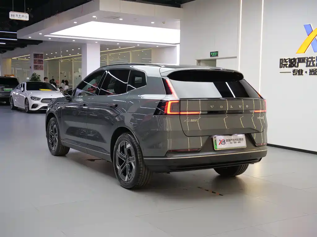 Volvo Volvo XC70 Plug-in Hybrid 2026 AWD Long Range Core 2025 - thumbnail 5
