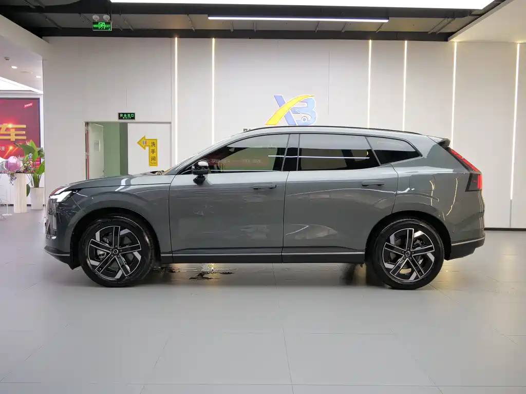 Volvo Volvo XC70 Plug-in Hybrid 2026 AWD Long Range Core 2025 - thumbnail 6
