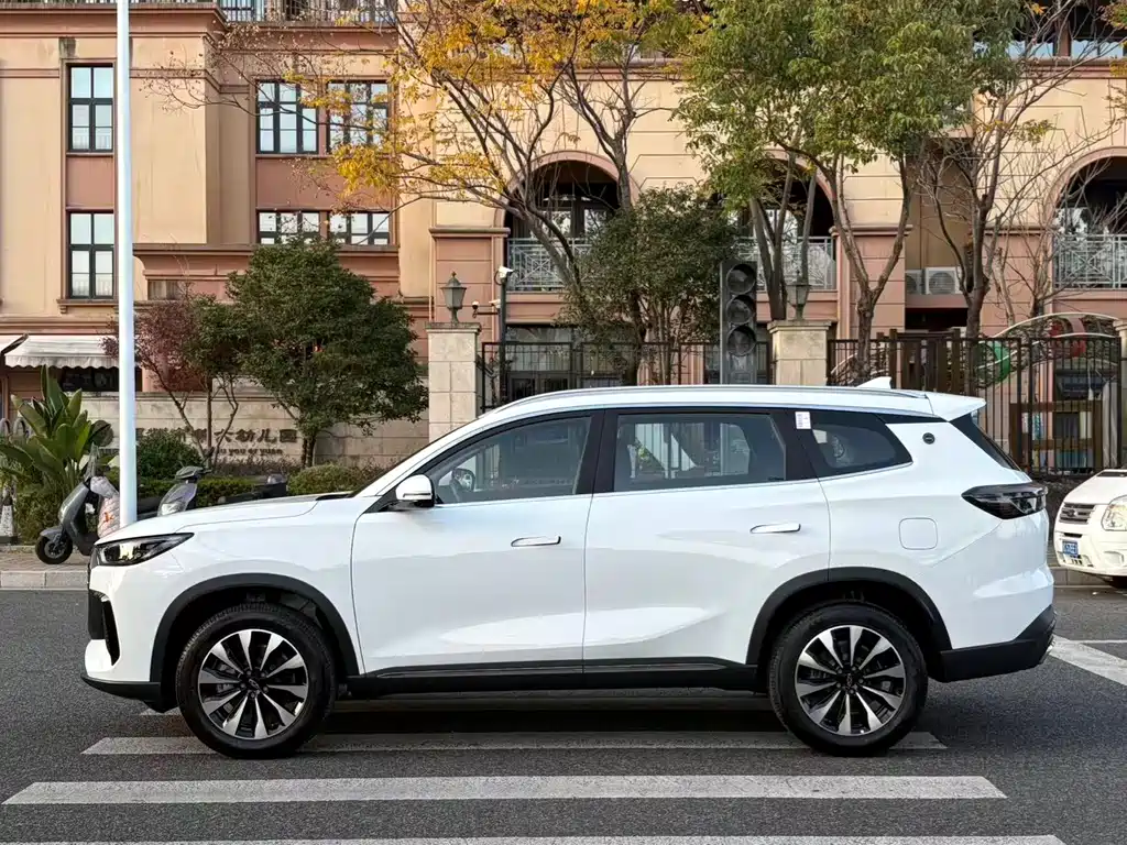 Chery Tiggo 8 PLUS 2025 Model 290TGDI DCT Wind Edition 2025 - thumbnail 19