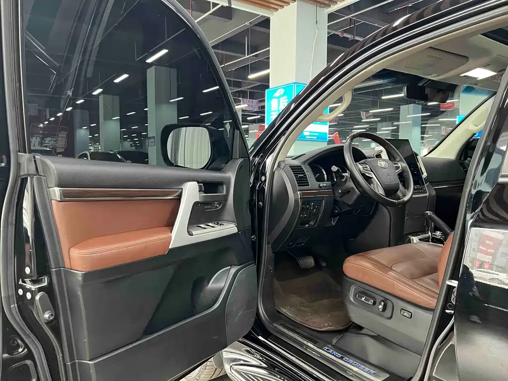 Toyota Land Cruiser (Imported) 2019 Model 4.0L GX-R Middle East Version 2019 - thumbnail 4