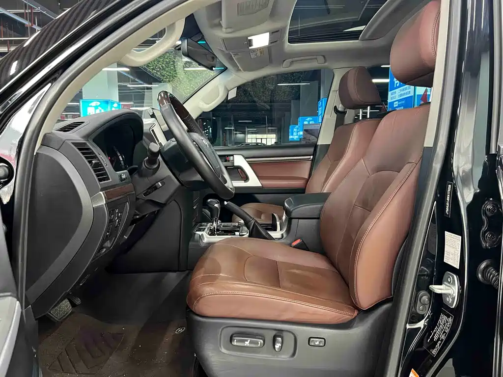 Toyota Land Cruiser (Imported) 2019 Model 4.0L GX-R Middle East Version 2019 - thumbnail 6