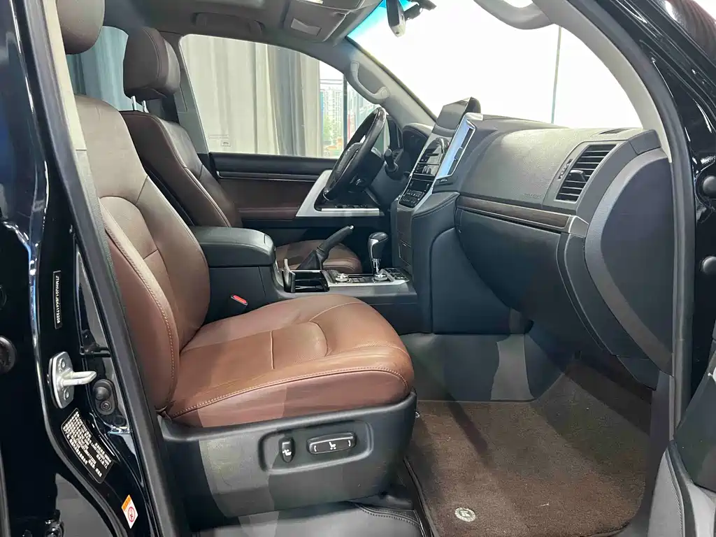 Toyota Land Cruiser (Imported) 2019 Model 4.0L GX-R Middle East Version 2019 - thumbnail 8