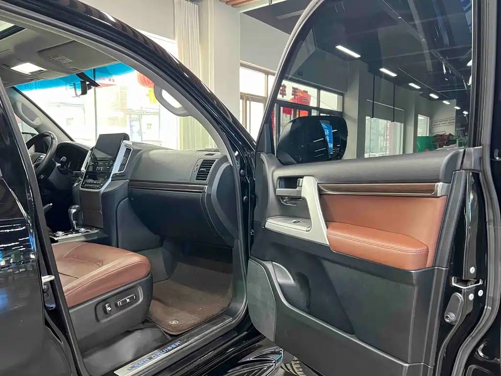 Toyota Land Cruiser (Imported) 2019 Model 4.0L GX-R Middle East Version 2019 - thumbnail 9
