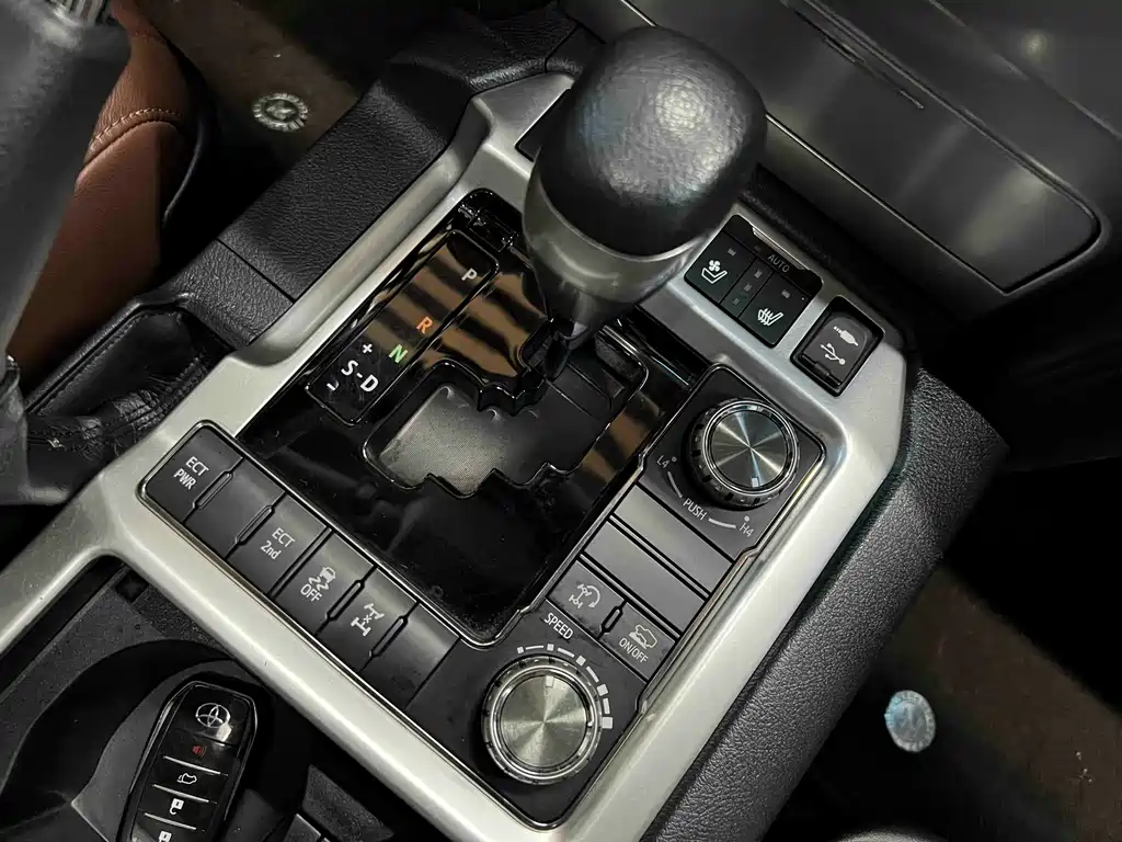 Toyota Land Cruiser (Imported) 2019 Model 4.0L GX-R Middle East Version 2019 - thumbnail 12