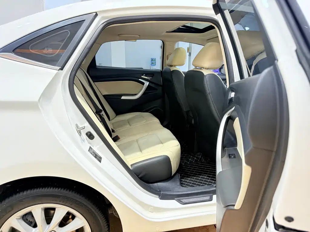 Changan Changan CS35 2015 Model 1.6L Automatic Joy Edition National V 2015 - thumbnail 13