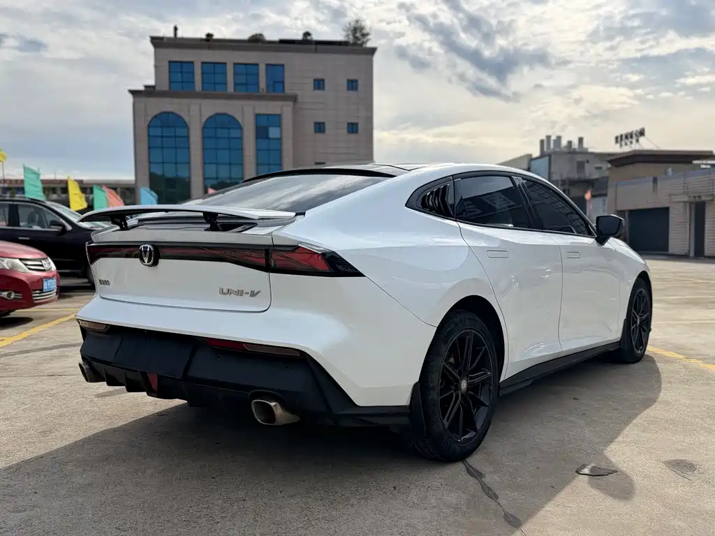 Changan Changan UNI-V 2022 1.5T Premium 2022 - thumbnail 5