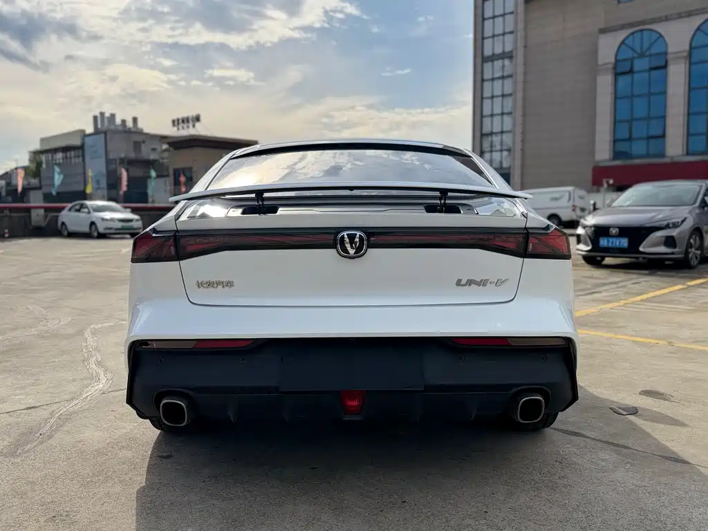 Changan Changan UNI-V 2022 1.5T Premium 2022 - thumbnail 6
