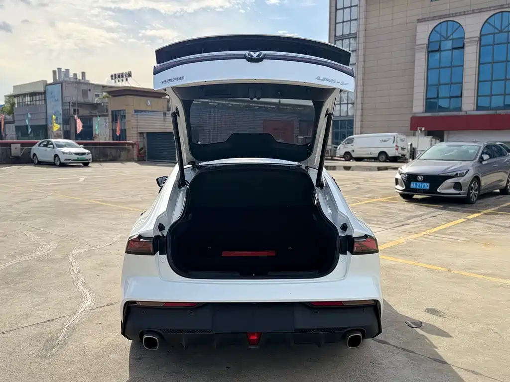 Changan Changan UNI-V 2022 1.5T Premium 2022 - thumbnail 11