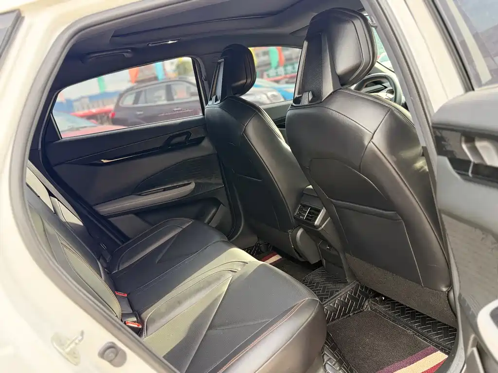 Changan Changan UNI-V 2022 1.5T Premium 2022 - thumbnail 12