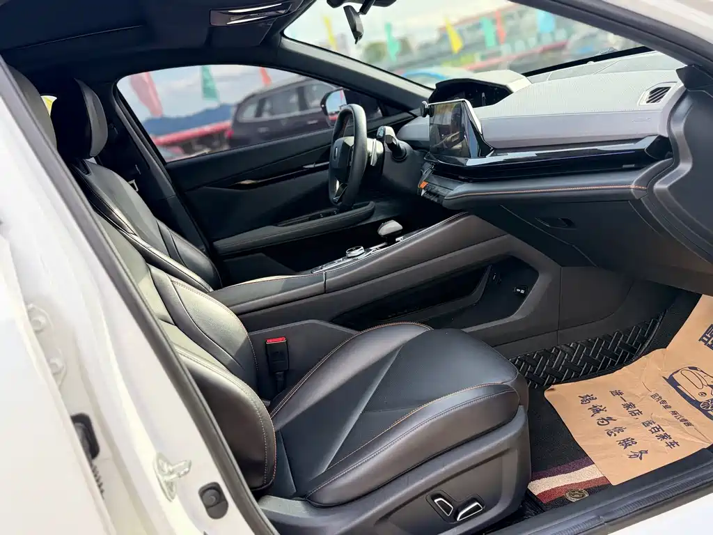Changan Changan UNI-V 2022 1.5T Premium 2022 - thumbnail 13