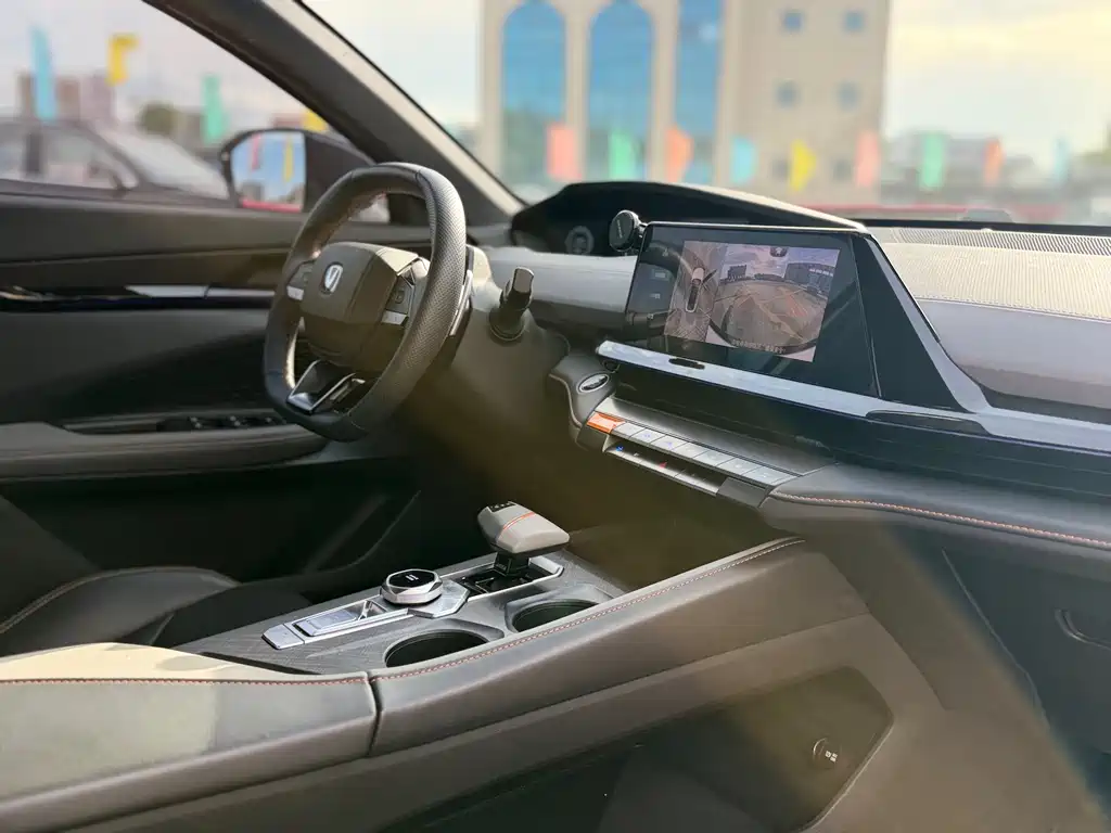 Changan Changan UNI-V 2022 1.5T Premium 2022 - thumbnail 14